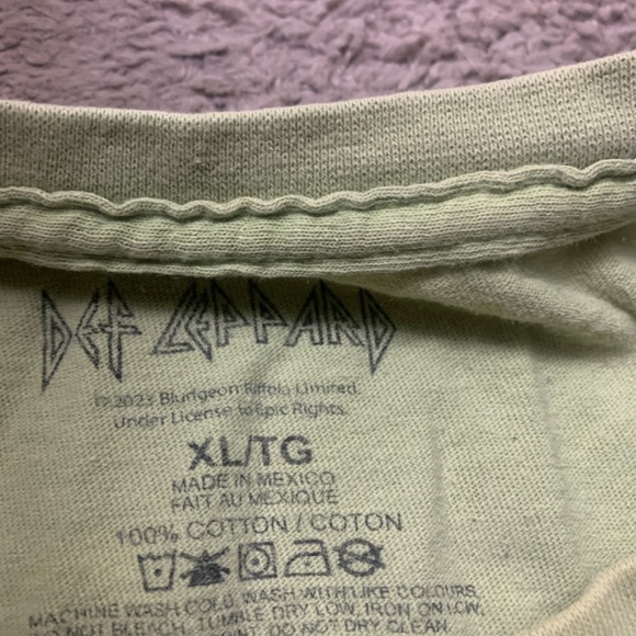 Def Leopard crop - Picture 2 of 3